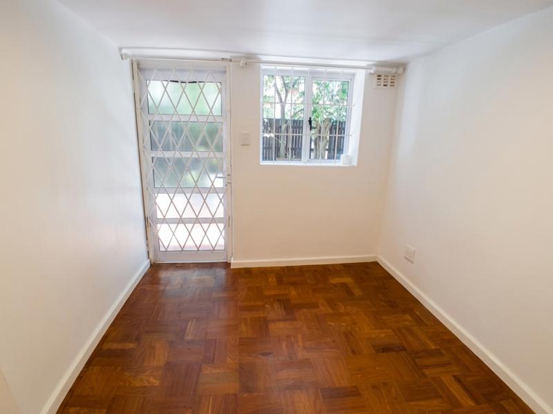 To Let 3 Bedroom Property for Rent in Vredehoek Western Cape